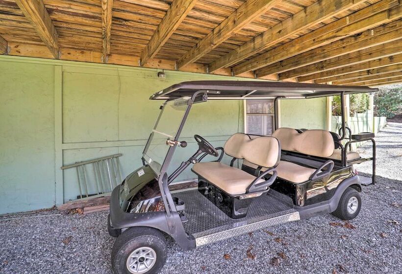 Pool & Lake Access: Idyllic Cottage In Newland