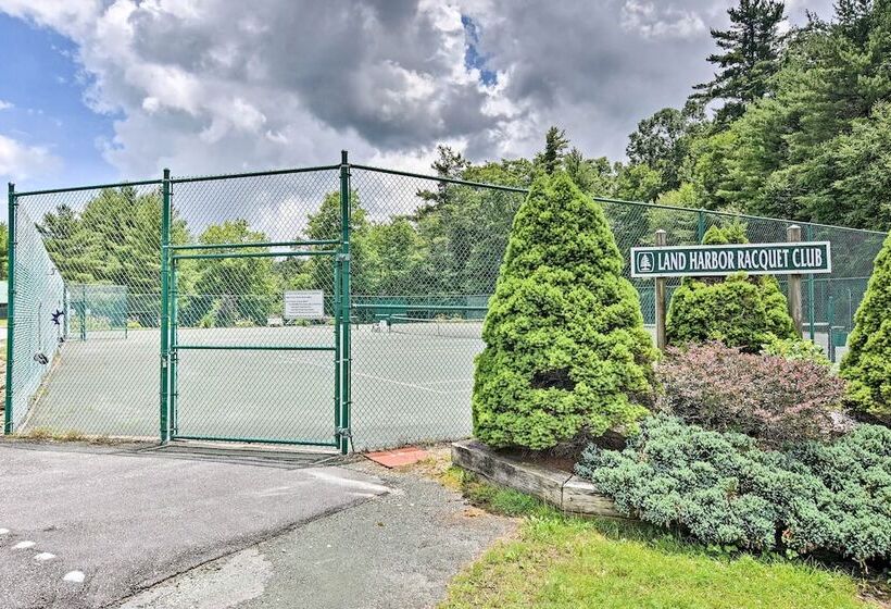 Pool & Lake Access: Idyllic Cottage In Newland