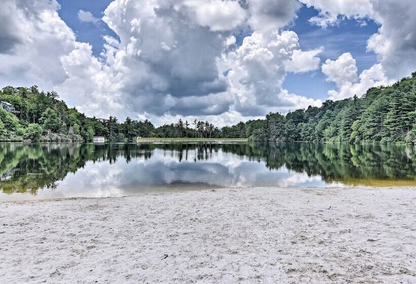 Pool & Lake Access: Idyllic Cottage In Newland