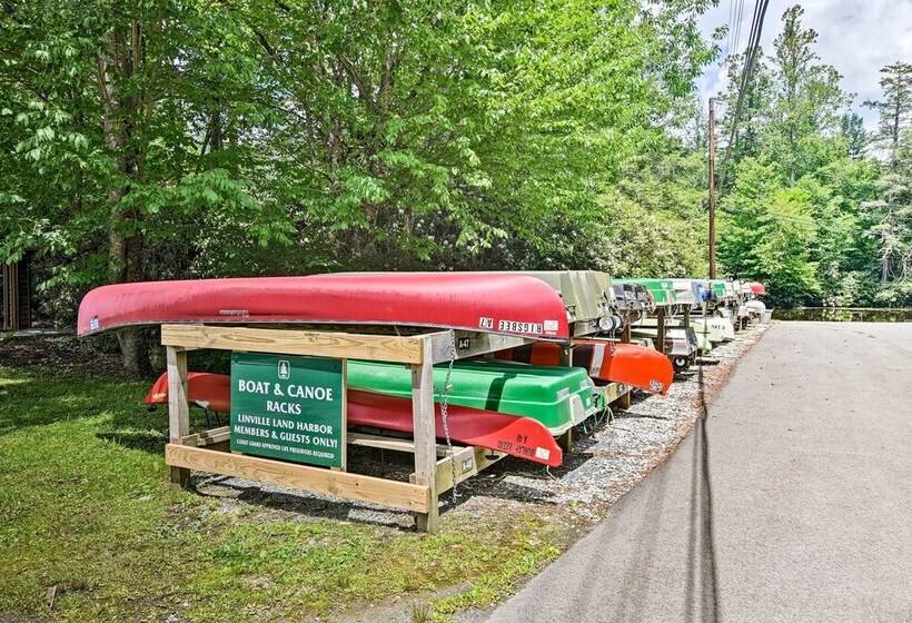 Pool & Lake Access: Idyllic Cottage In Newland