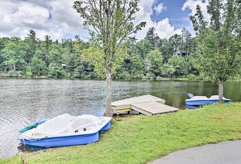 Pool & Lake Access: Idyllic Cottage In Newland