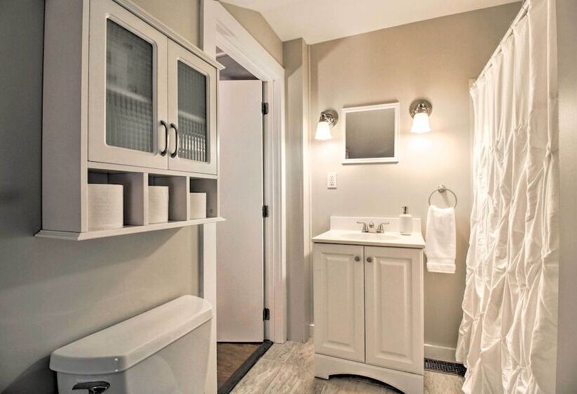 Idyllic Wallingford Retreat   Near Skiing & Hiking