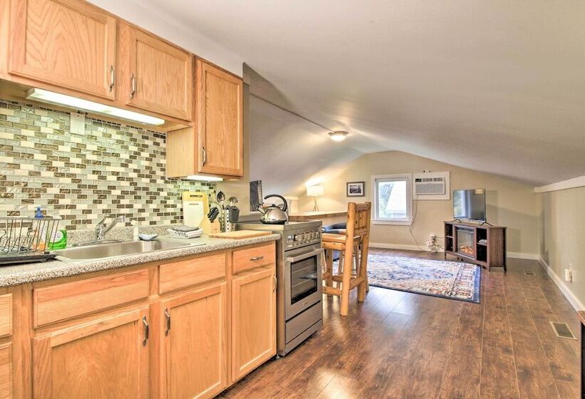 Idyllic Wallingford Retreat   Near Skiing & Hiking