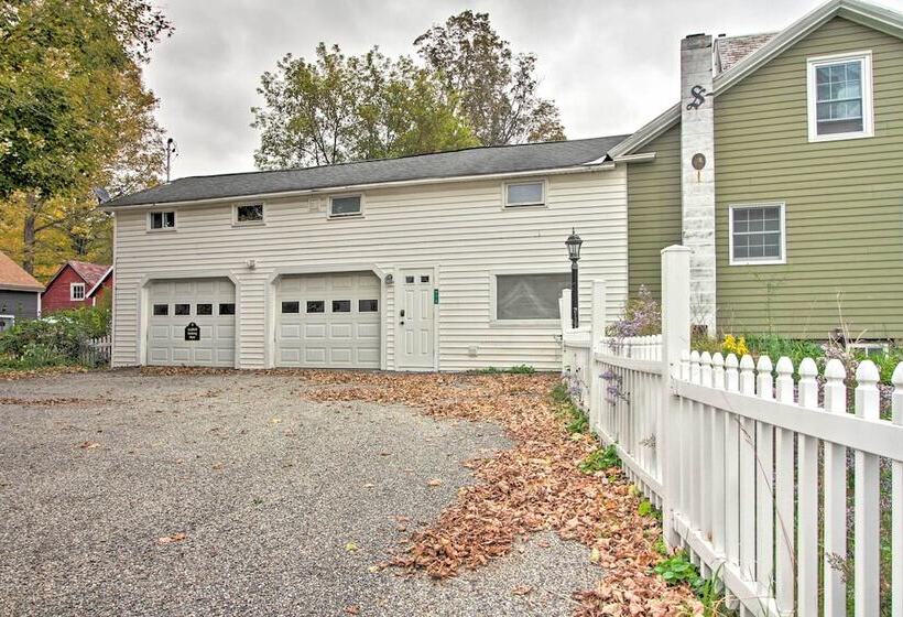 Idyllic Wallingford Retreat   Near Skiing & Hiking