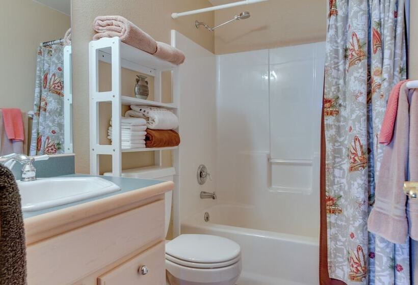 Inviting Great Falls Home W/ Wraparound Deck!