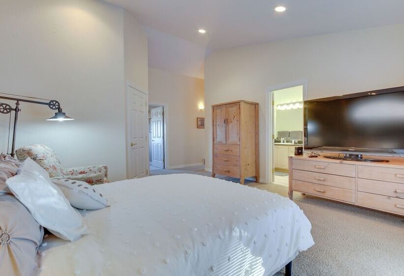 Inviting Great Falls Home W/ Wraparound Deck!