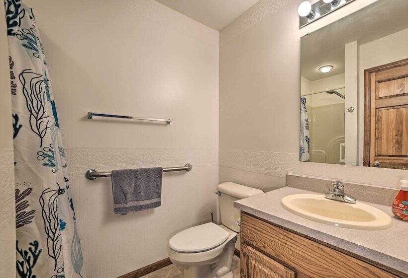 Inviting Lake Vue Lodge Home W/ Fire Pit + Deck