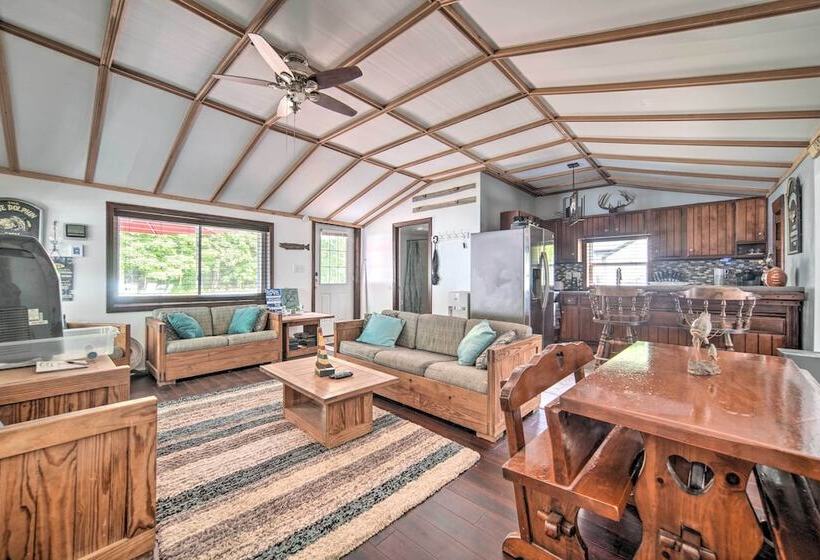 Jamestown Retreat W/ Hot Tub   Walk To Lake!