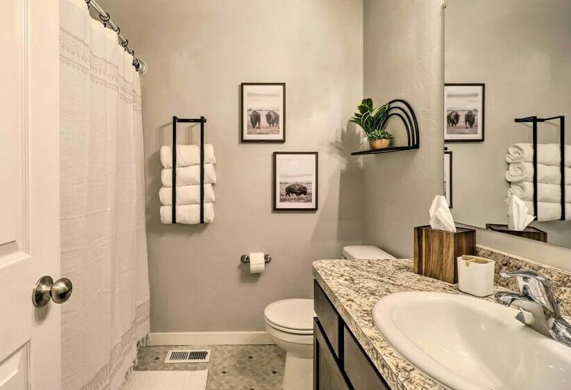 Kalispell Home W/ 2 Suites ~ 35 Mi To Glacier