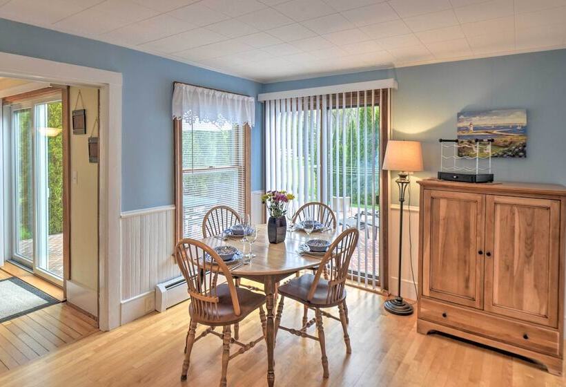 Kennebunk Home W/ Yard < 1 Mile To Dock Square!