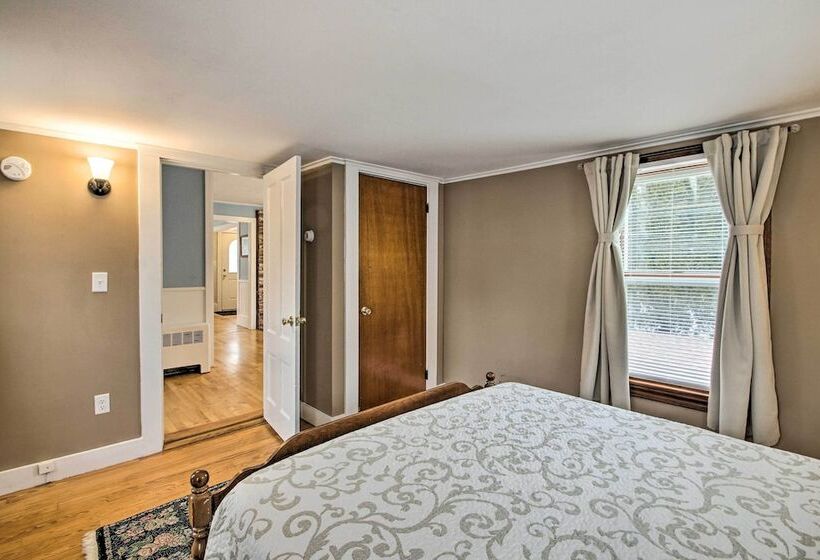 Kennebunk Home W/ Yard < 1 Mile To Dock Square!