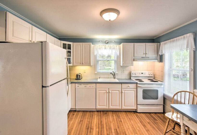 Kennebunk Home W/ Yard < 1 Mile To Dock Square!