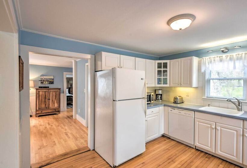 Kennebunk Home W/ Yard < 1 Mile To Dock Square!