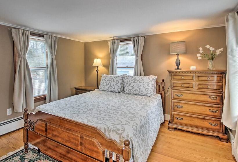 Kennebunk Home W/ Yard < 1 Mile To Dock Square!