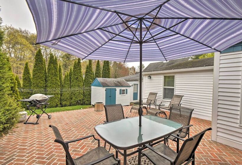 Kennebunk Home W/ Yard < 1 Mile To Dock Square!