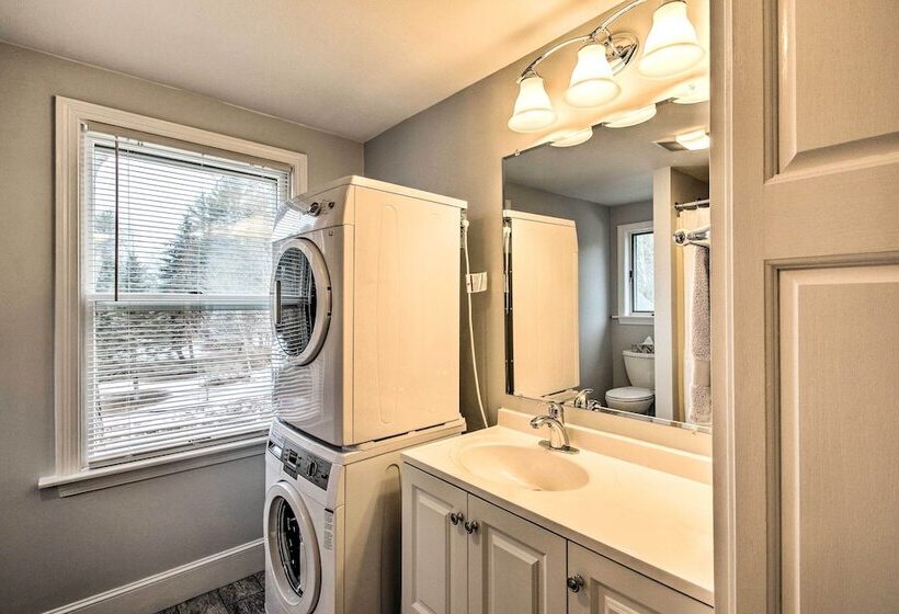 Kennebunk Home W/ Yard < 1 Mile To Dock Square!