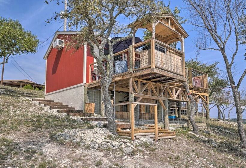 Kerrville Converted Barn Tiny Home W/ Kayaks!