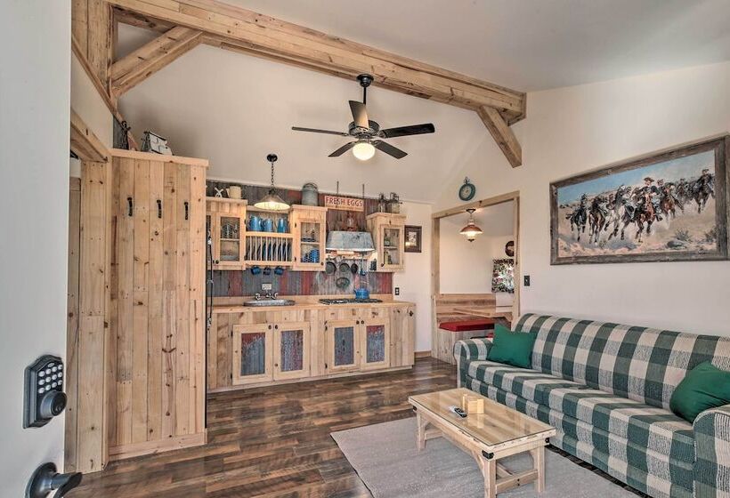 Kerrville Converted Barn Tiny Home W/ Kayaks!