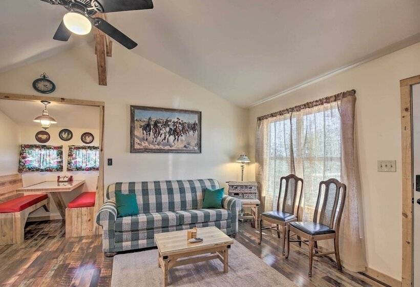 Kerrville Converted Barn Tiny Home W/ Kayaks!