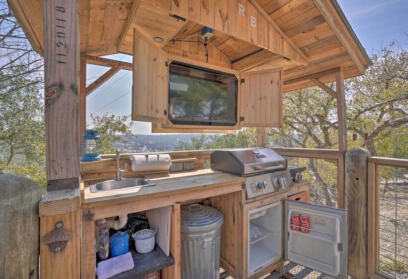 Kerrville Converted Barn Tiny Home W/ Kayaks!