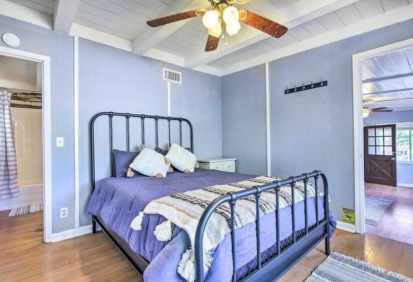 Lake Lbj Cabin: Walk To Parks & Boat Ramp!