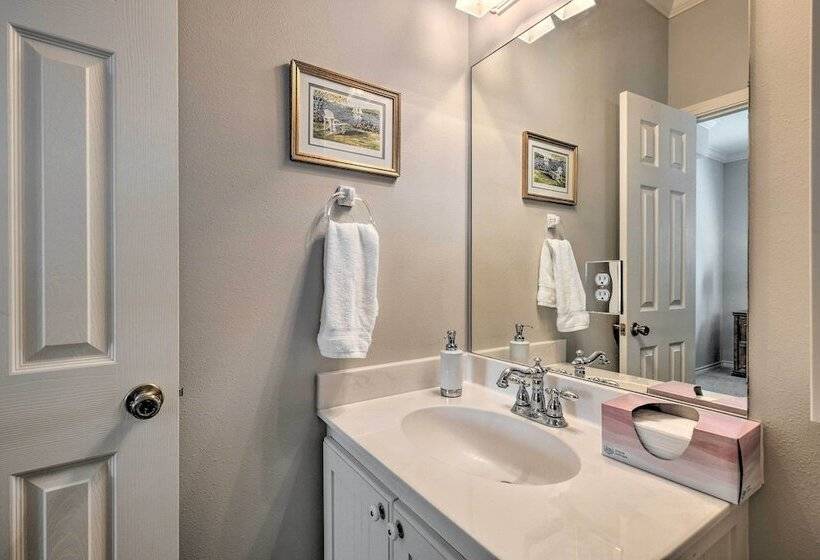 Lake Livingston Retreat W/ Boat Dock & Slip!