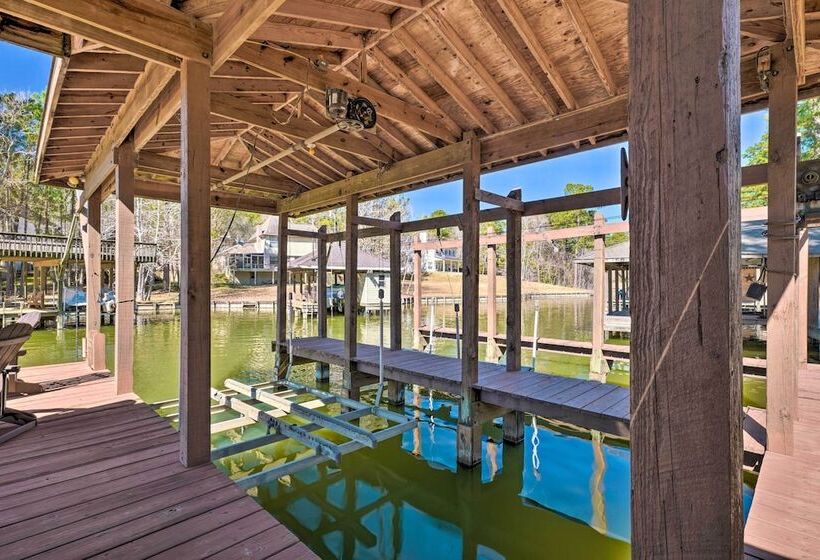 Lake Livingston Retreat W/ Boat Dock & Slip!