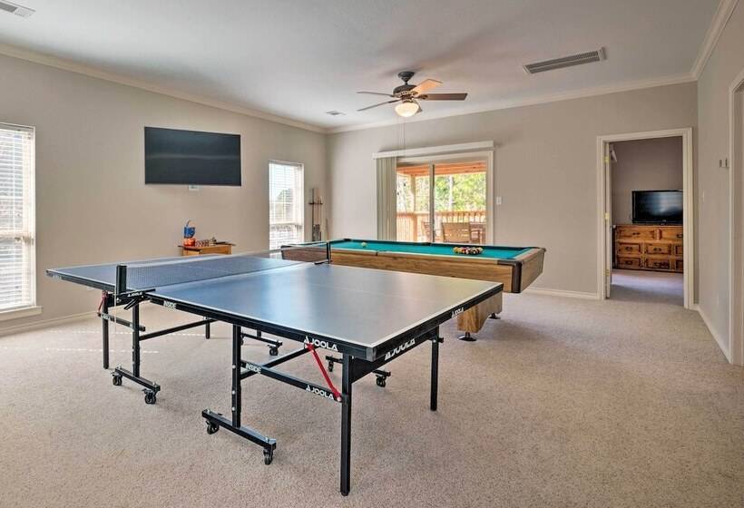 Lake Livingston Retreat W/ Boat Dock & Slip!