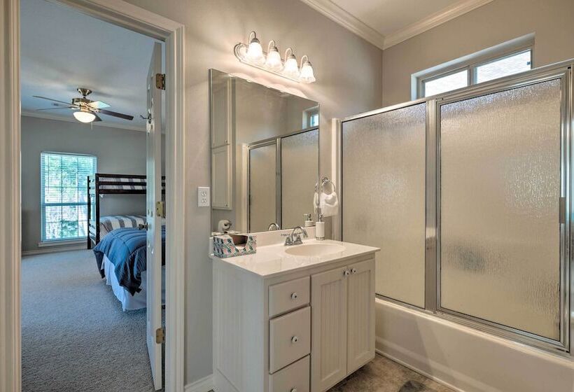 Lake Livingston Retreat W/ Boat Dock & Slip!