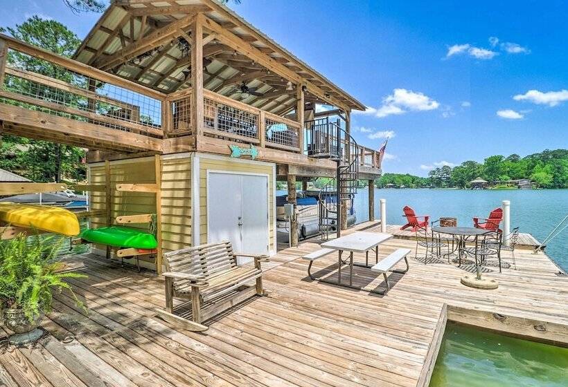 Lake Martin Cabin W/ Luxury Dock & Kayaks!