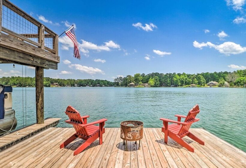 Lake Martin Cabin W/ Luxury Dock & Kayaks!