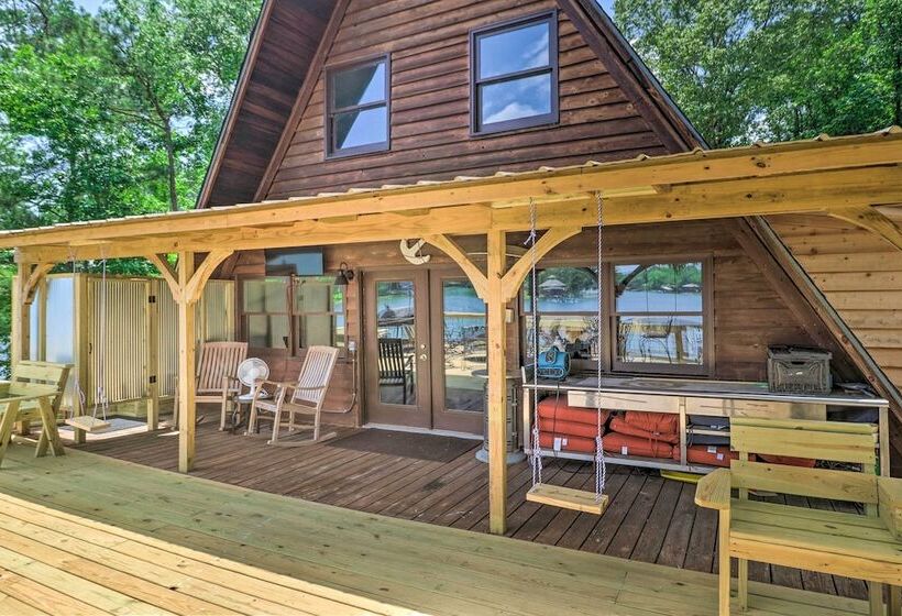 Lake Martin Cabin W/ Luxury Dock & Kayaks!
