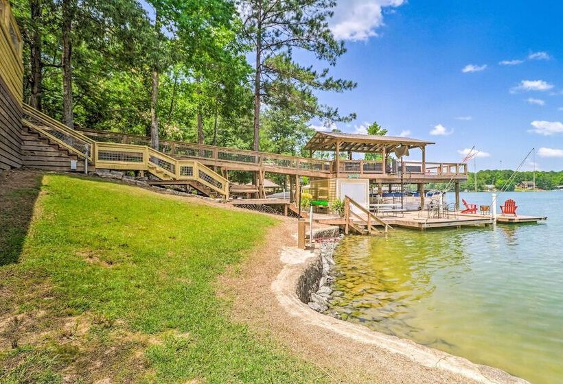 Lake Martin Cabin W/ Luxury Dock & Kayaks!