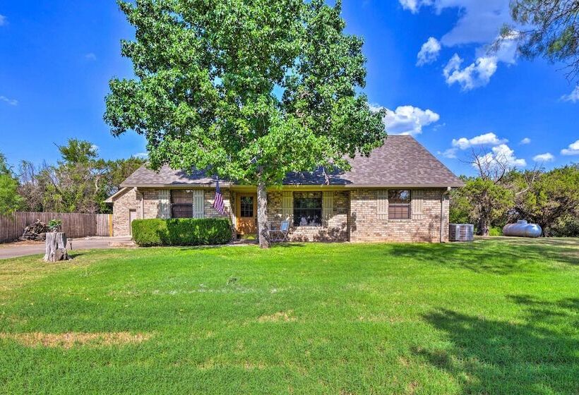 Lake Palo Pinto Retreat: Dock & Private Pool!
