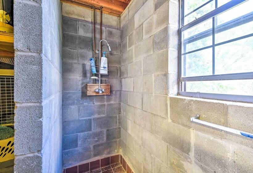 Lake Palo Pinto Retreat: Dock & Private Pool!