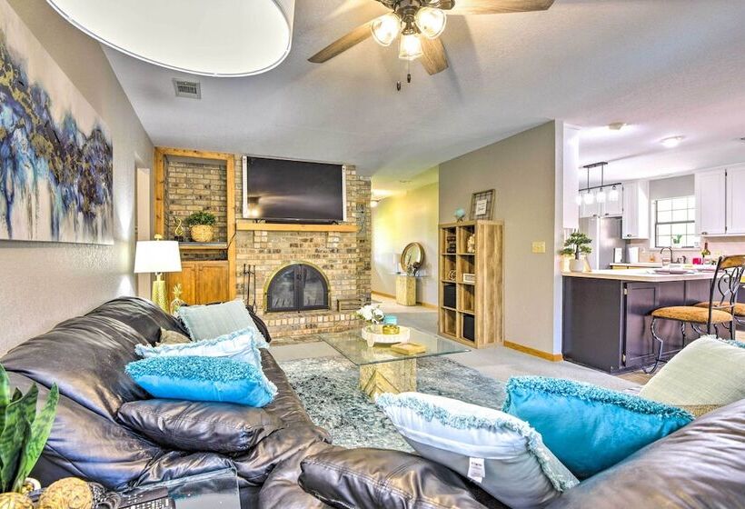 Lake Palo Pinto Retreat: Dock & Private Pool!