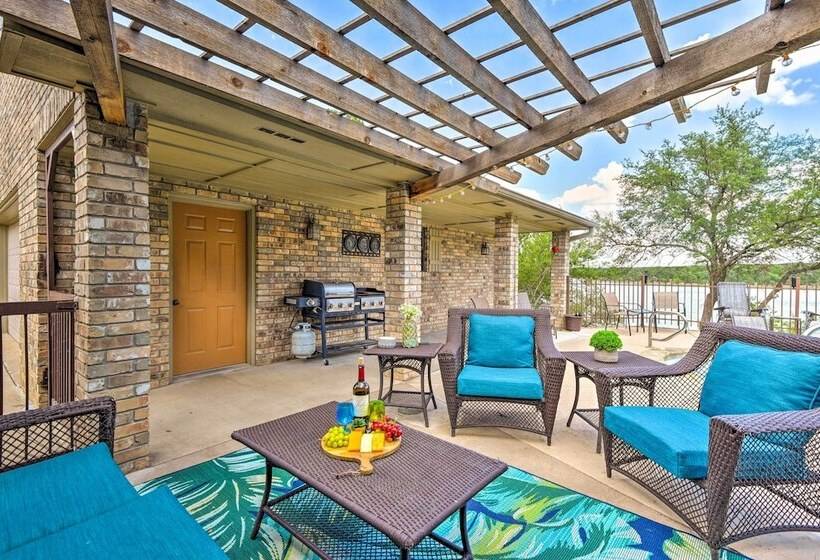 Lake Palo Pinto Retreat: Dock & Private Pool!