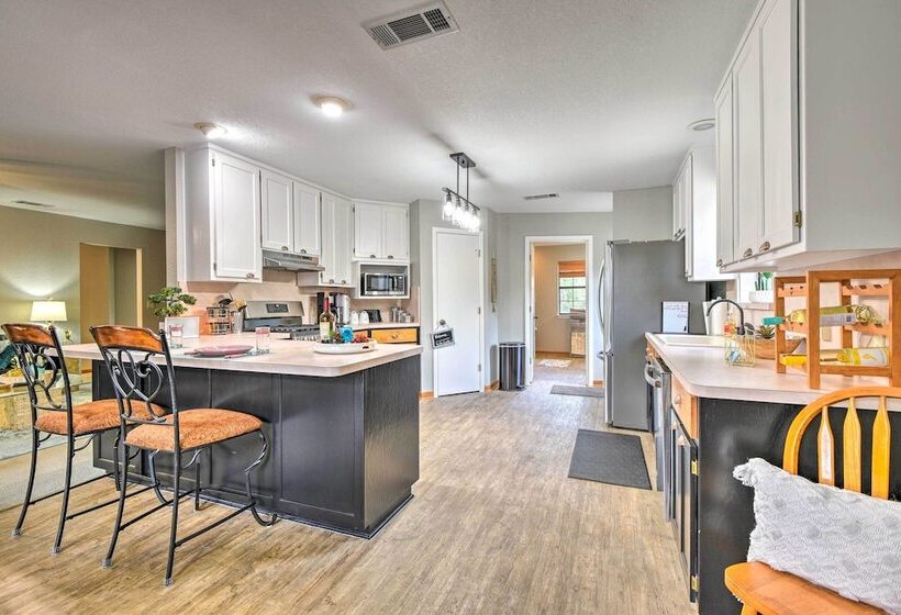 Lake Palo Pinto Retreat: Dock & Private Pool!