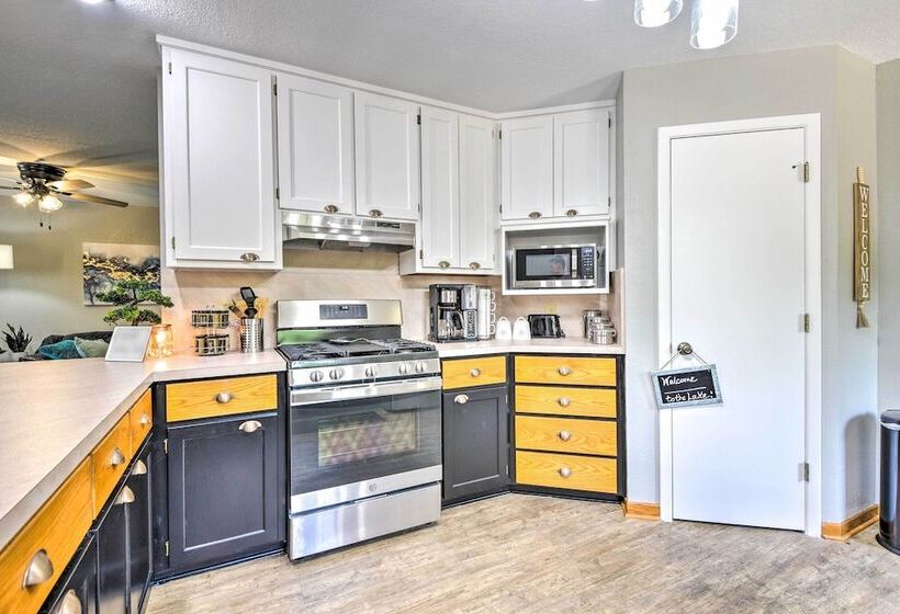 Lake Palo Pinto Retreat: Dock & Private Pool!