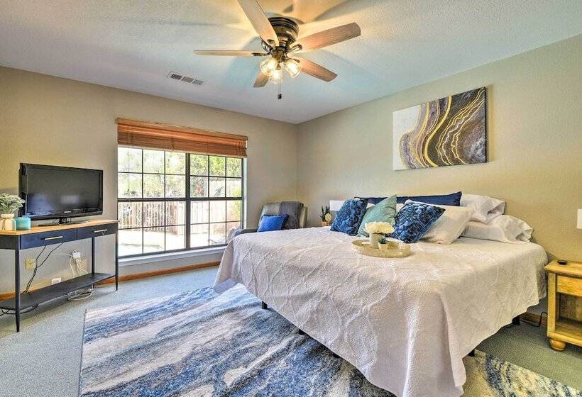 Lake Palo Pinto Retreat: Dock & Private Pool!