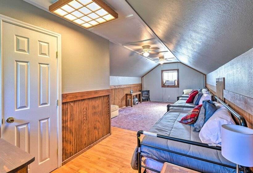 Lake Palo Pinto Retreat: Dock & Private Pool!