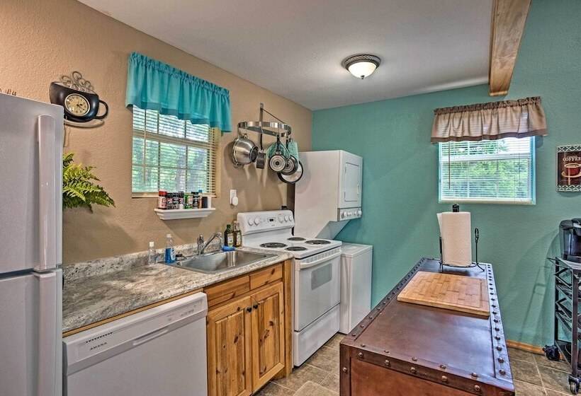 Lake Texoma Cabin 1 Mi To Park & Boat Ramp!