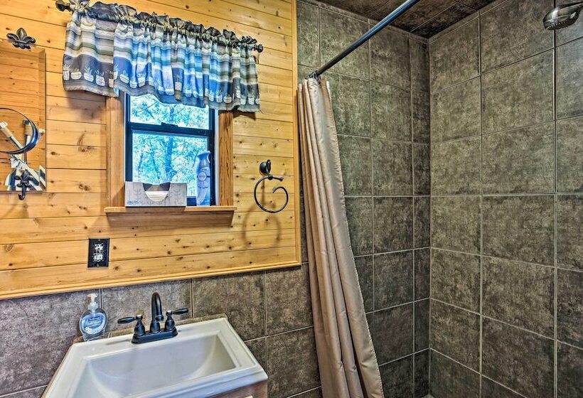 Lake Texoma Cabin 1 Mi To Park & Boat Ramp!