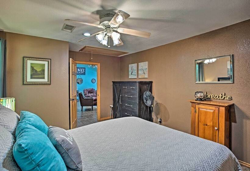 Lake Texoma Cabin 1 Mi To Park & Boat Ramp!