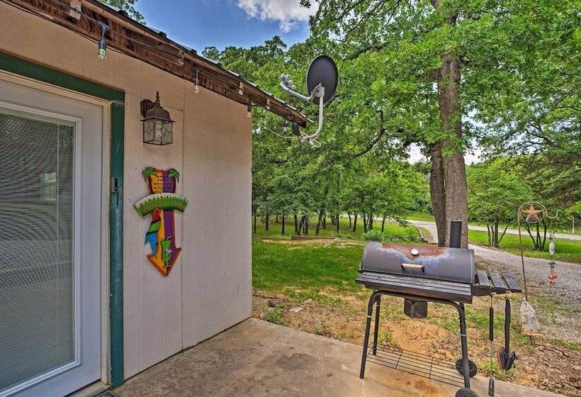 Lake Texoma Cabin 1 Mi To Park & Boat Ramp!