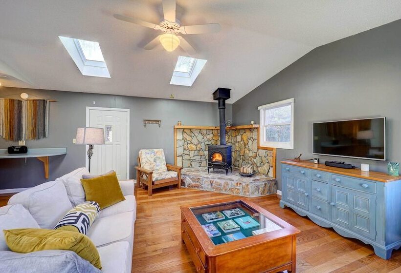 Lakefront Butler Retreat W/ Hot Tub & Dock!