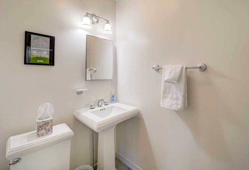 Lakefront Butler Retreat W/ Hot Tub & Dock!