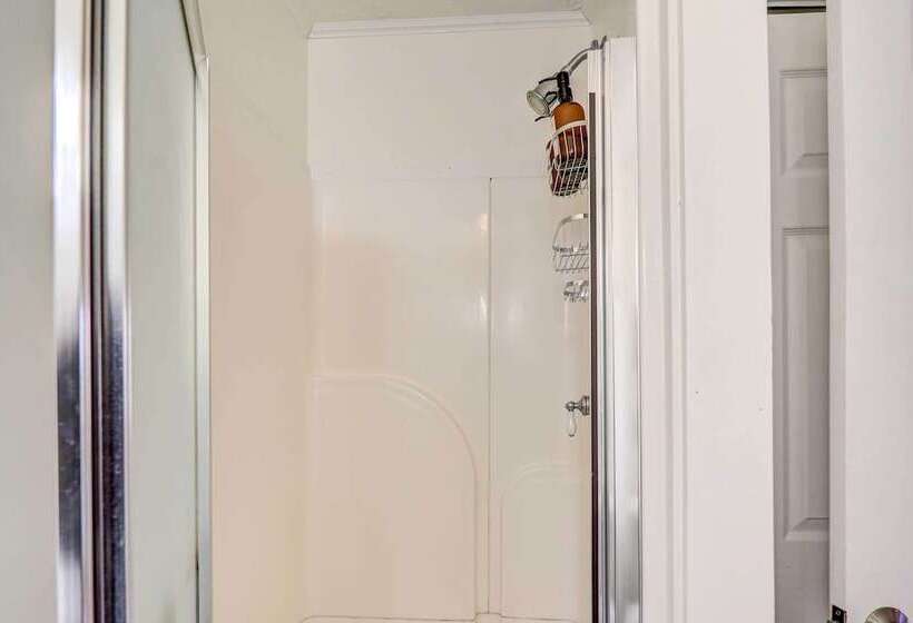 Lakefront Butler Retreat W/ Hot Tub & Dock!