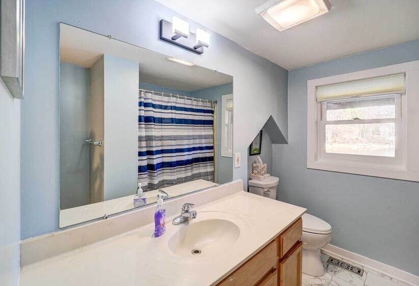 Lakefront Butler Retreat W/ Hot Tub & Dock!