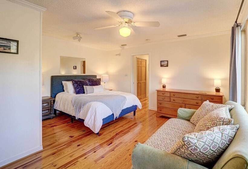 Lakefront Butler Retreat W/ Hot Tub & Dock!